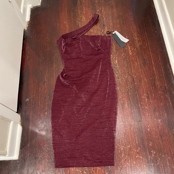 NWT Black Halo Vintea Sheath Red Metallic Dress - Picture 3 of 12